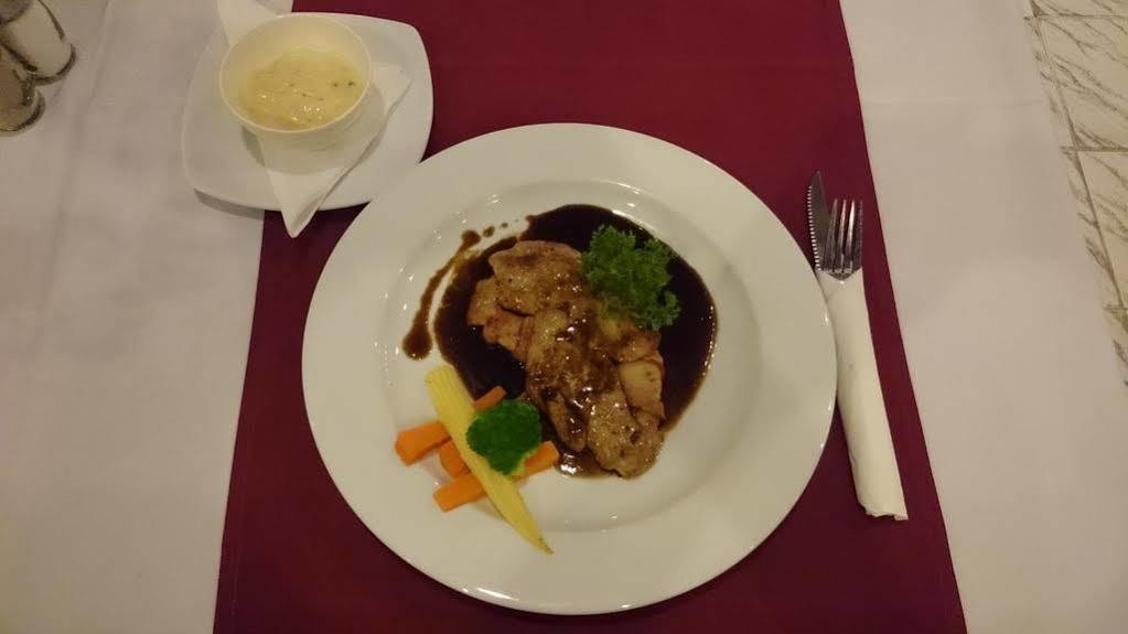 Bellmans Restaurant & Guesthouse Karon Dış mekan fotoğraf