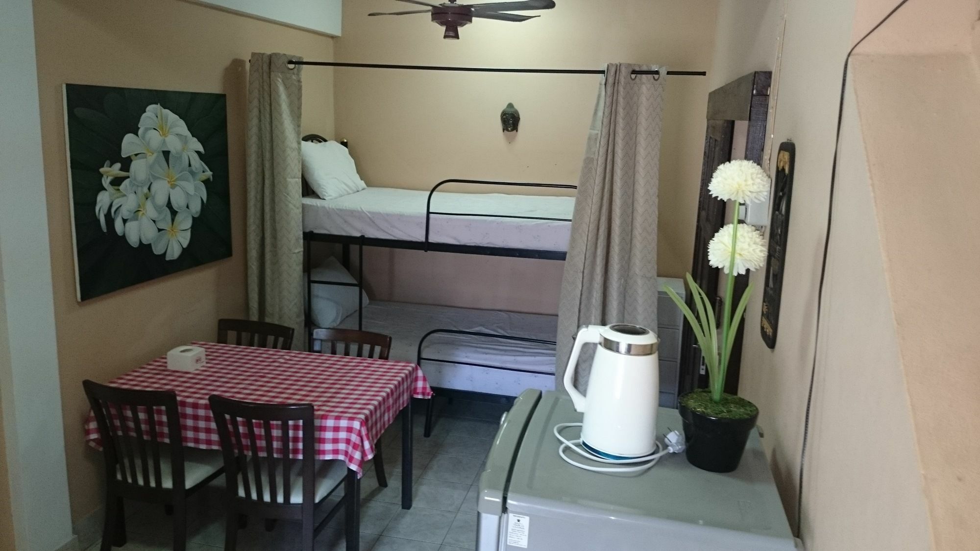 Bellmans Restaurant & Guesthouse Karon Dış mekan fotoğraf