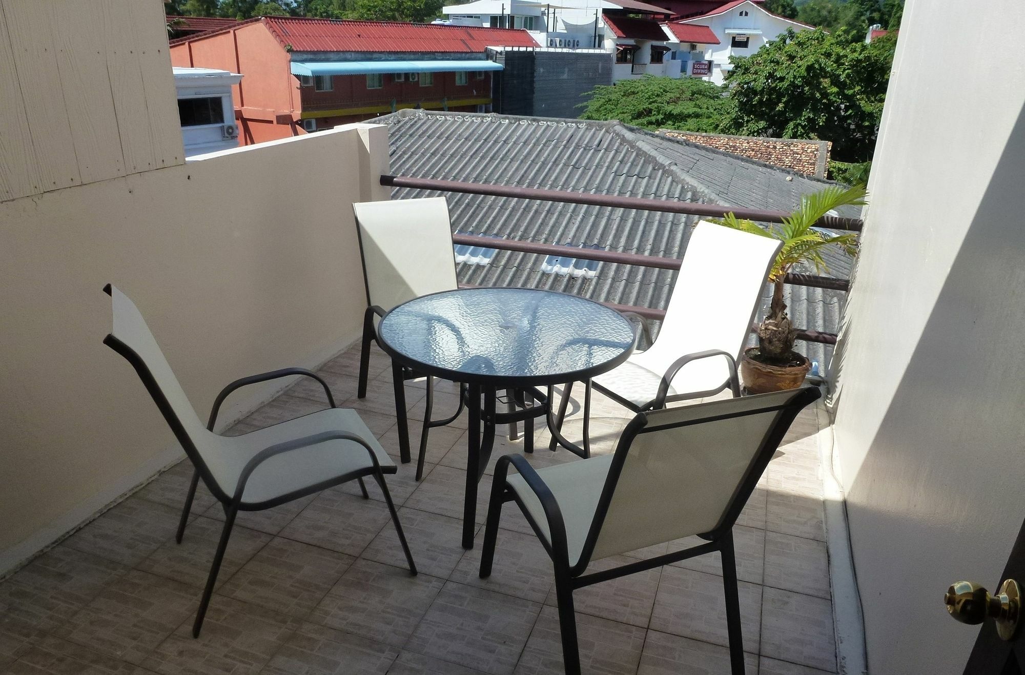 Bellmans Restaurant & Guesthouse Karon Dış mekan fotoğraf