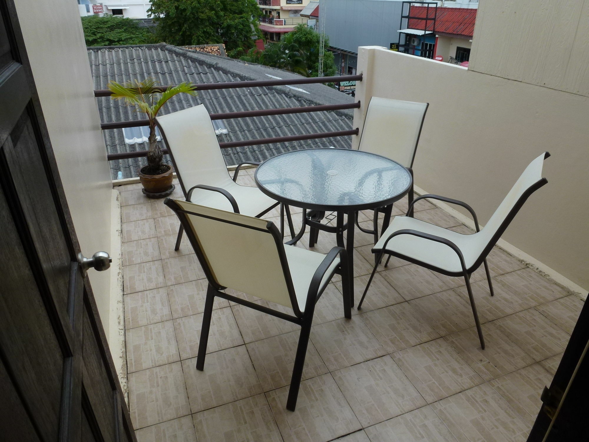 Bellmans Restaurant & Guesthouse Karon Dış mekan fotoğraf