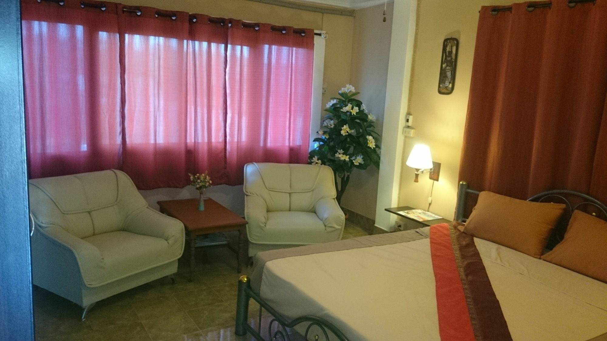 Bellmans Restaurant & Guesthouse Karon Dış mekan fotoğraf