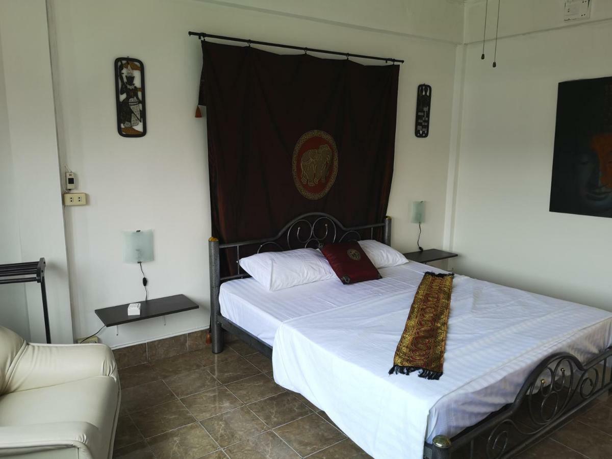 Bellmans Restaurant & Guesthouse Karon Dış mekan fotoğraf